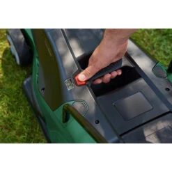 Bosch UniversalRotak 450 Tondeuse A Gazon 34 Cm, 06008B9005 10 Bosch UniversalRotak 450 Tondeuse A Gazon 34 Cm, 06008B9005 -NMSLOUTIL shop BOSCH 06008B9005 2 800x800 1