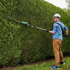 BOSCH UniversalHedgePole 18 Taille-haies Télescopique Sans-fil 06008B3001 10 BOSCH UniversalHedgePole 18 Taille-haies Télescopique Sans-fil 06008B3001 -NMSLOUTIL shop bosch nuzky 3165140888042 1 800x800 2