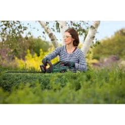 BOSCH UniversalHedgeCut 18V-50 Taille-haies Sans Fil 0600849K00 13 BOSCH UniversalHedgeCut 18V-50 Taille-haies Sans Fil 0600849K00 -NMSLOUTIL shop bosch 0600849K00 2 800x800 1